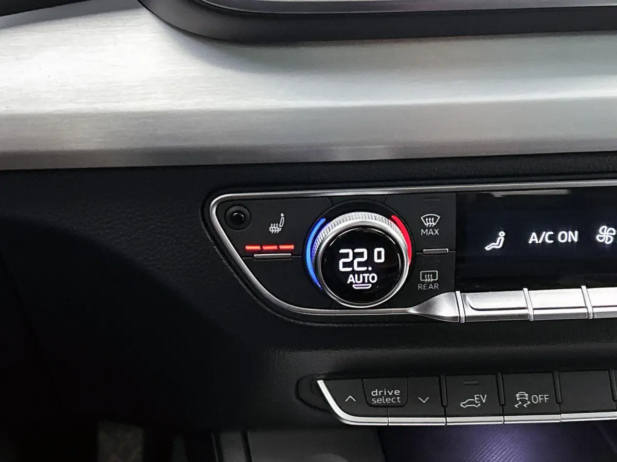 50 TFSI e S edition 299 PK | S-line | Panoramadak | Camera | Cruise Control | Apple Carplay | Android Auto | Stoelverwarming | Climate Control | Lichtmetalen velgen | Trekhaak |