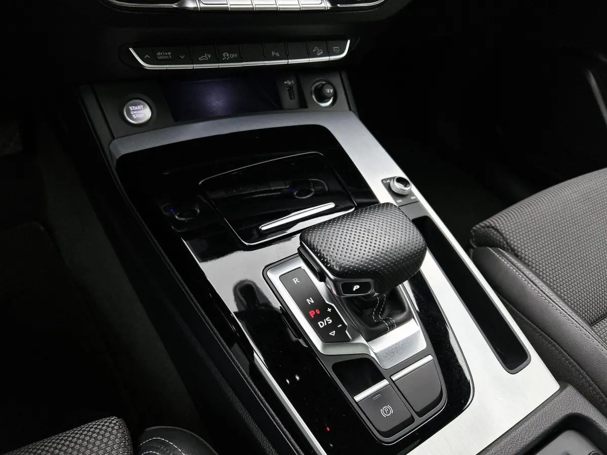 50 TFSI e S edition 299 PK | S-line | Panoramadak | Camera | Cruise Control | Apple Carplay | Android Auto | Stoelverwarming | Climate Control | Lichtmetalen velgen | Trekhaak |