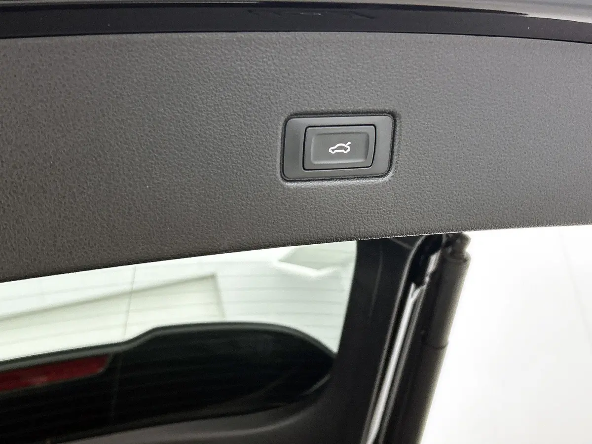 50 TFSI e S edition 299 PK | S-line | Panoramadak | Camera | Cruise Control | Apple Carplay | Android Auto | Stoelverwarming | Climate Control | Lichtmetalen velgen | Trekhaak |