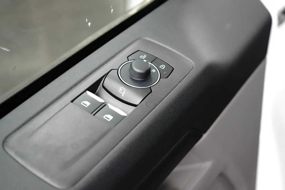 E 320 L1 Trend RWD | NIEUWE BUS! | NL-AUTO! | CAMERA | CRUISE | LANE ASSIST | WINTERPACK | DEALER OH! | PARK SENS V+A