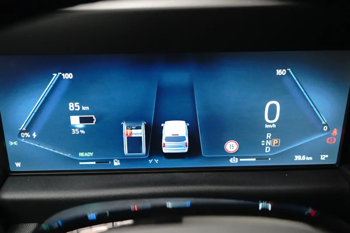 E 320 L1 Trend RWD | NIEUWE BUS! | NL-AUTO! | CAMERA | CRUISE | LANE ASSIST | WINTERPACK | DEALER OH! | PARK SENS V+A
