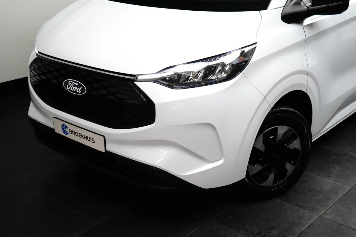 E 320 L1 Trend RWD | NIEUWE BUS! | NL-AUTO! | CAMERA | CRUISE | LANE ASSIST | WINTERPACK | DEALER OH! | PARK SENS V+A