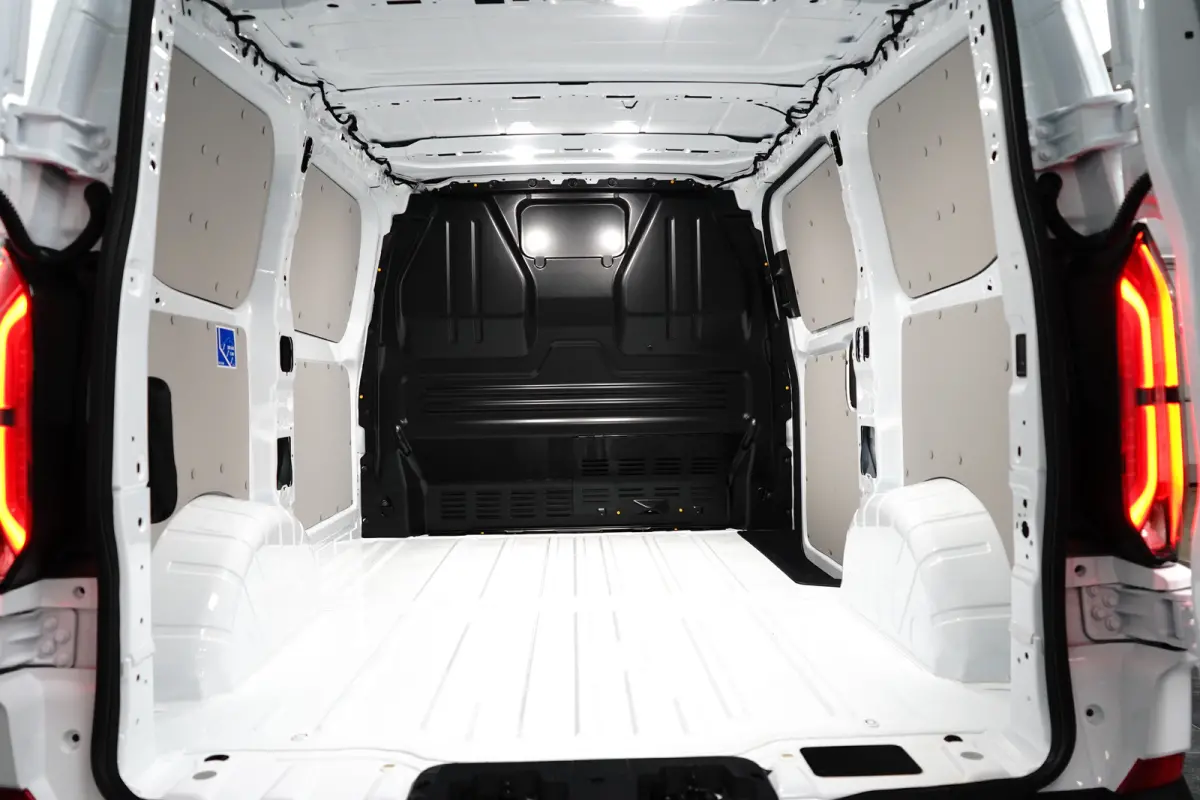 E 320 L1 Trend RWD | NIEUWE BUS! | NL-AUTO! | CAMERA | CRUISE | LANE ASSIST | WINTERPACK | DEALER OH! | PARK SENS V+A