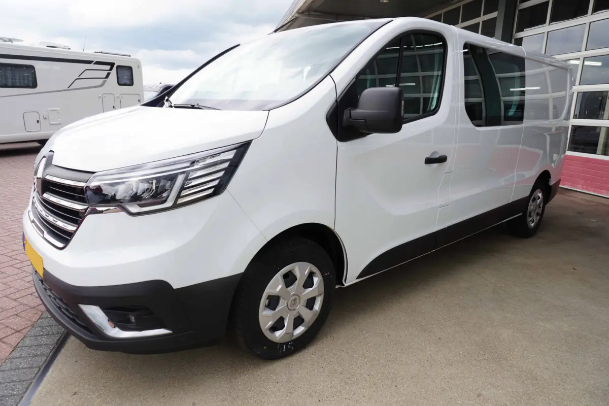 2.0 Blue dCi 130PK T30 L2H1 Advance Dubbelcabine nr.V076 | Climate | Cruise | Camera| Navi | Trekhaak