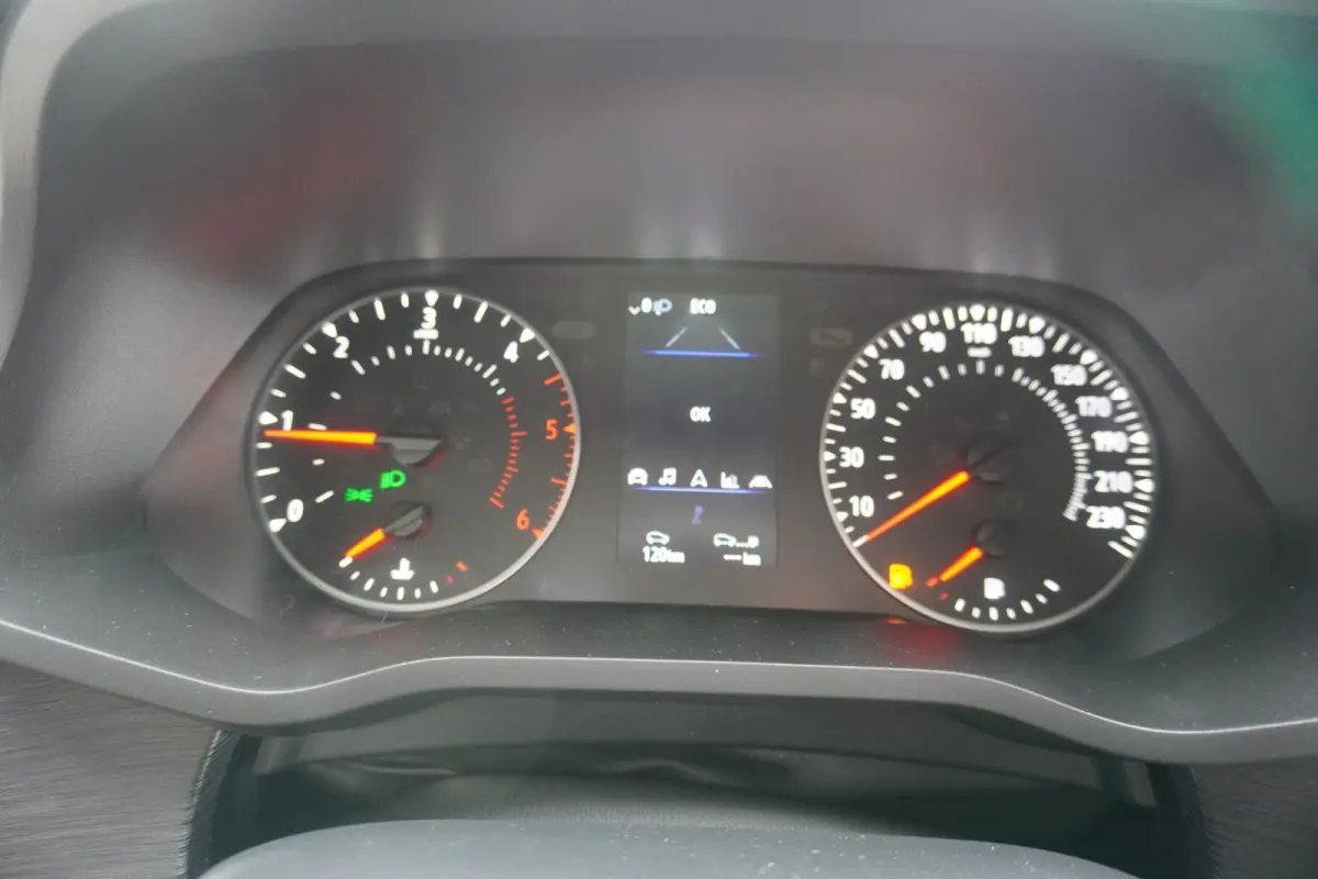 2.0 Blue dCi 130PK T30 L2H1 Advance Dubbelcabine nr.V076 | Climate | Cruise | Camera| Navi | Trekhaak