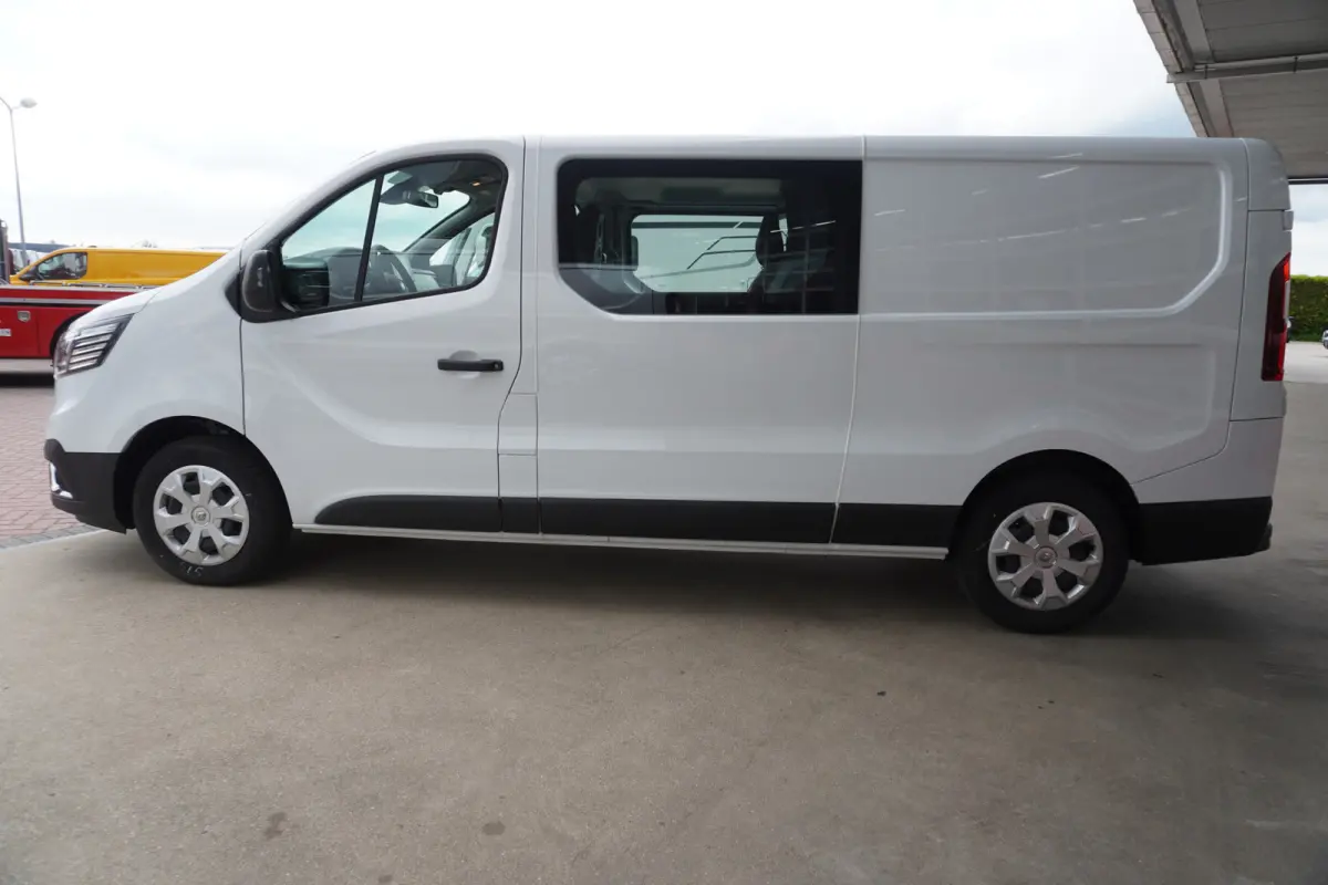 2.0 Blue dCi 130PK T30 L2H1 Advance Dubbelcabine nr.V076 | Climate | Cruise | Camera| Navi | Trekhaak