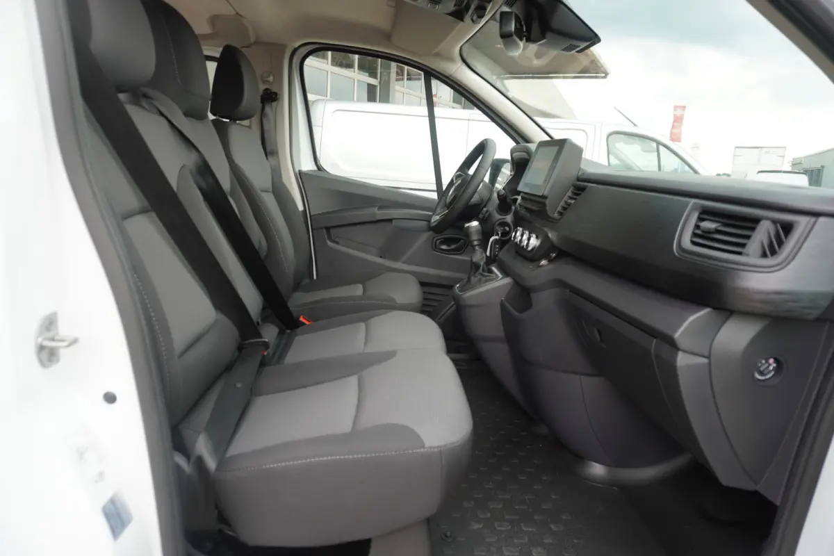 2.0 Blue dCi 130PK T30 L2H1 Advance Dubbelcabine nr.V076 | Climate | Cruise | Camera| Navi | Trekhaak