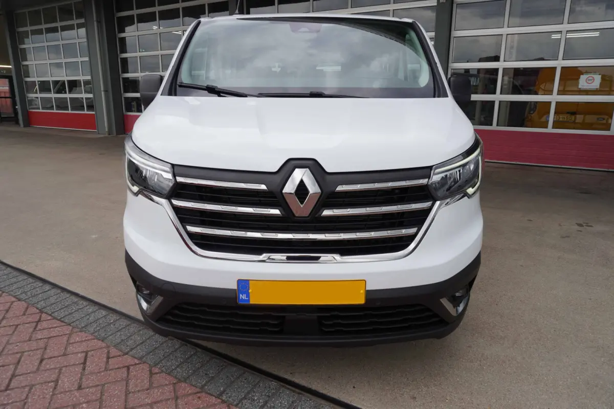 2.0 Blue dCi 130PK T30 L2H1 Advance Dubbelcabine nr.V076 | Climate | Cruise | Camera| Navi | Trekhaak