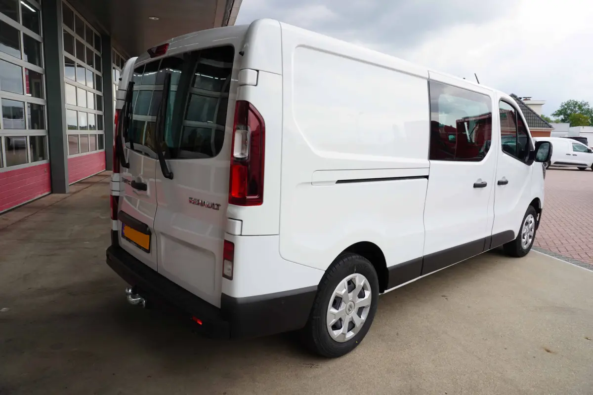 2.0 Blue dCi 130PK T30 L2H1 Advance Dubbelcabine nr.V076 | Climate | Cruise | Camera| Navi | Trekhaak