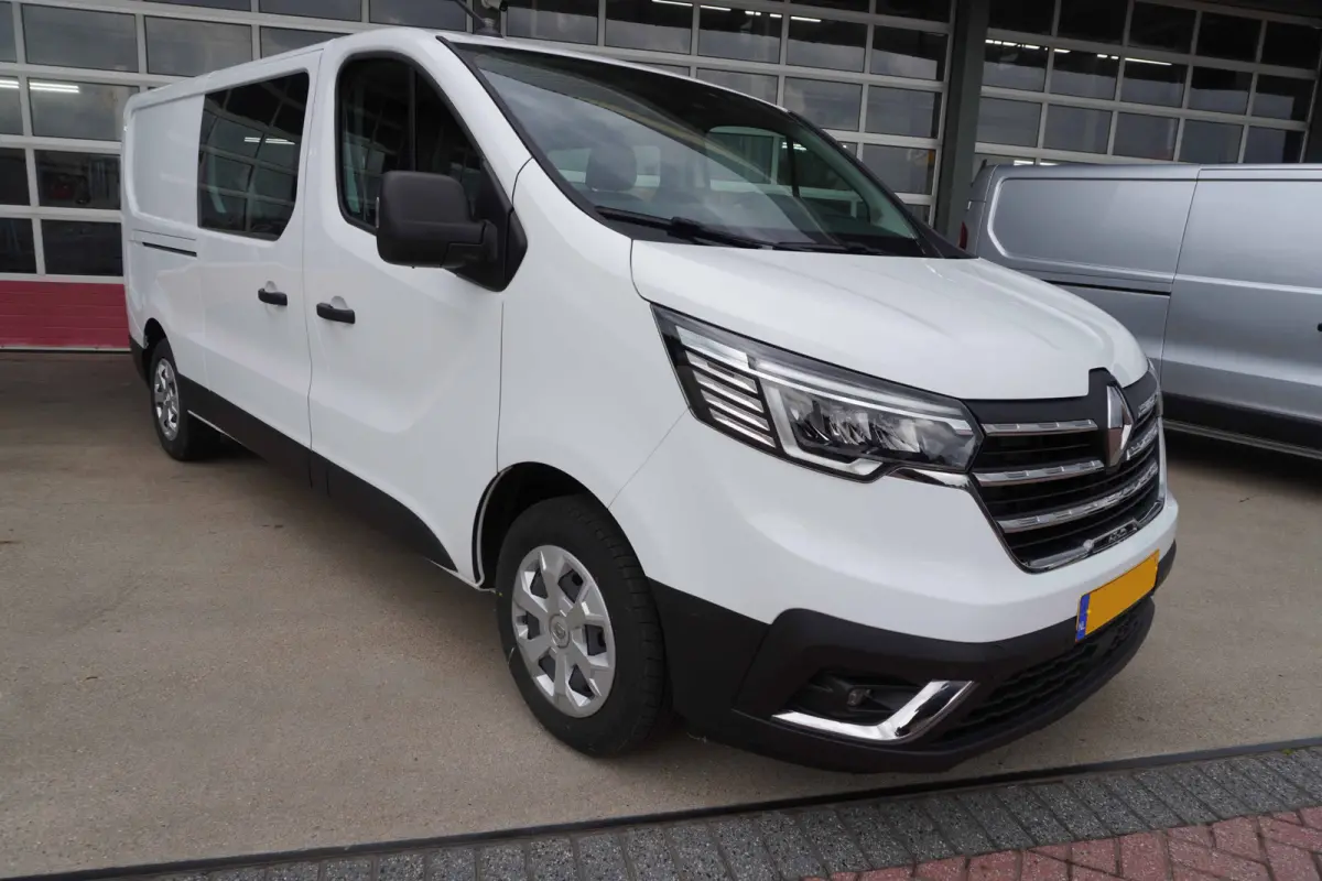2.0 Blue dCi 130PK T30 L2H1 Advance Dubbelcabine nr.V076 | Climate | Cruise | Camera| Navi | Trekhaak