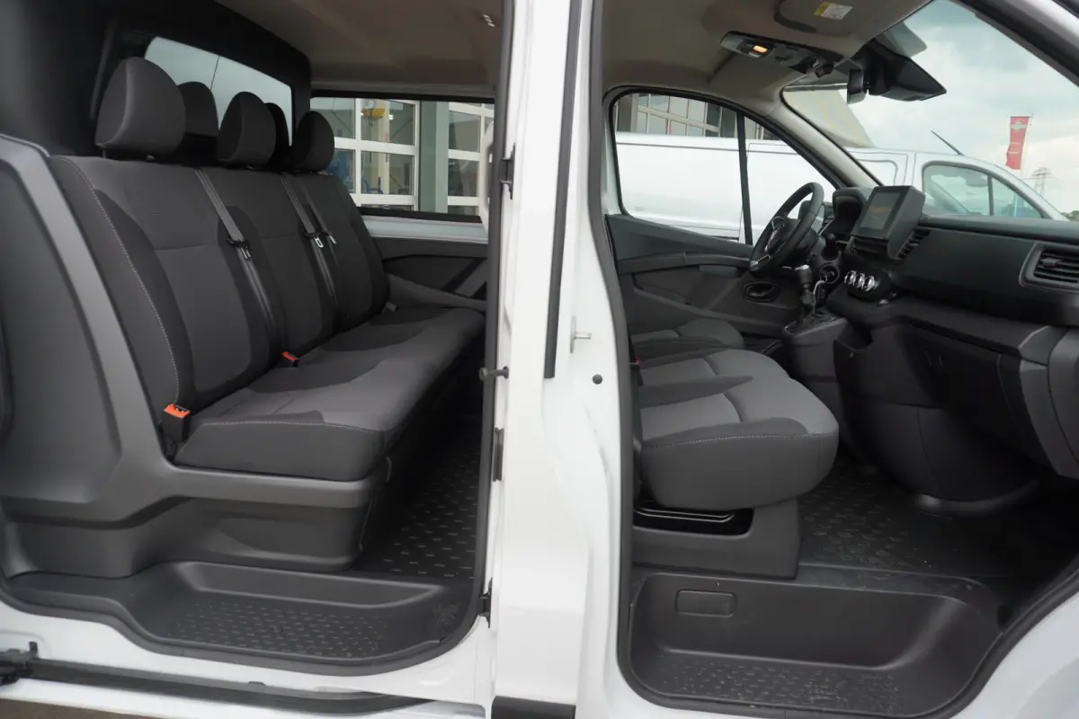 2.0 Blue dCi 130PK T30 L2H1 Advance Dubbelcabine nr.V076 | Climate | Cruise | Camera| Navi | Trekhaak