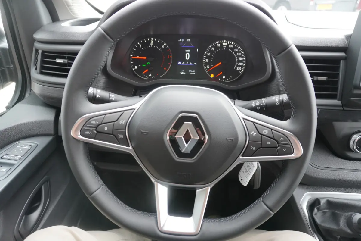 2.0 Blue dCi 130PK T30 L2H1 Advance Dubbelcabine nr.V076 | Climate | Cruise | Camera| Navi | Trekhaak