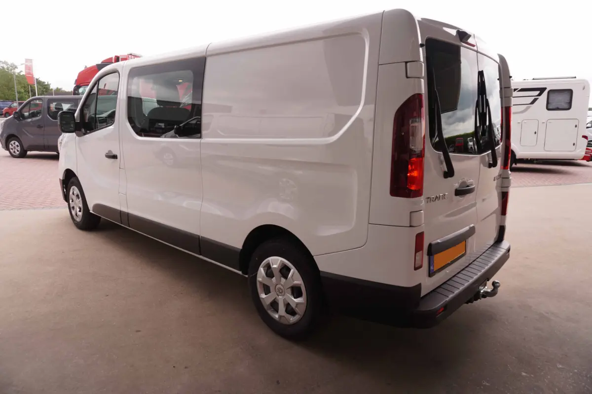 2.0 Blue dCi 130PK T30 L2H1 Advance Dubbelcabine nr.V076 | Climate | Cruise | Camera| Navi | Trekhaak