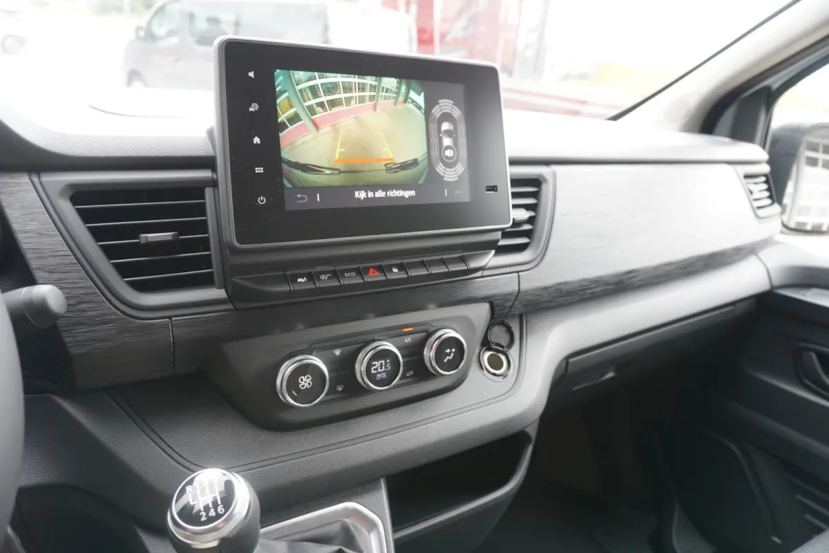 2.0 Blue dCi 130PK T30 L2H1 Advance Dubbelcabine nr.V076 | Climate | Cruise | Camera| Navi | Trekhaak