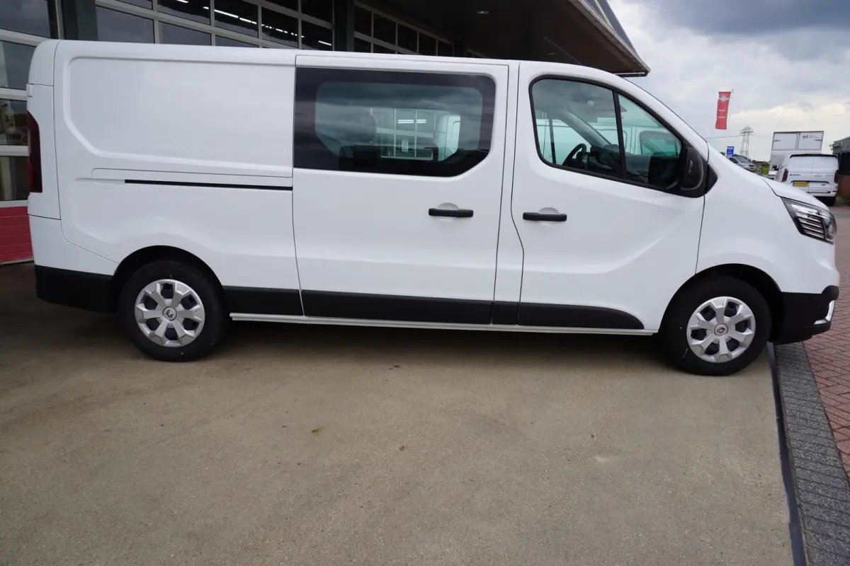 2.0 Blue dCi 130PK T30 L2H1 Advance Dubbelcabine nr.V076 | Climate | Cruise | Camera| Navi | Trekhaak