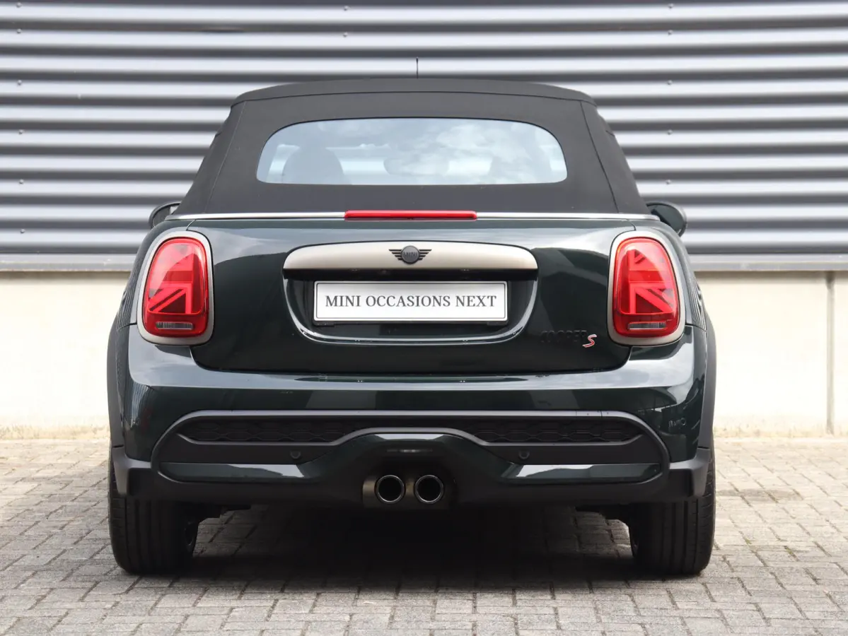 S | Resolute Edition + Camera + Head-Up + Sportstoelen + Harman Kardon + Apple Carplay + Comfort Access + Verwarmbare Voorstoelen + 18'' Pulse Spoke Zwart