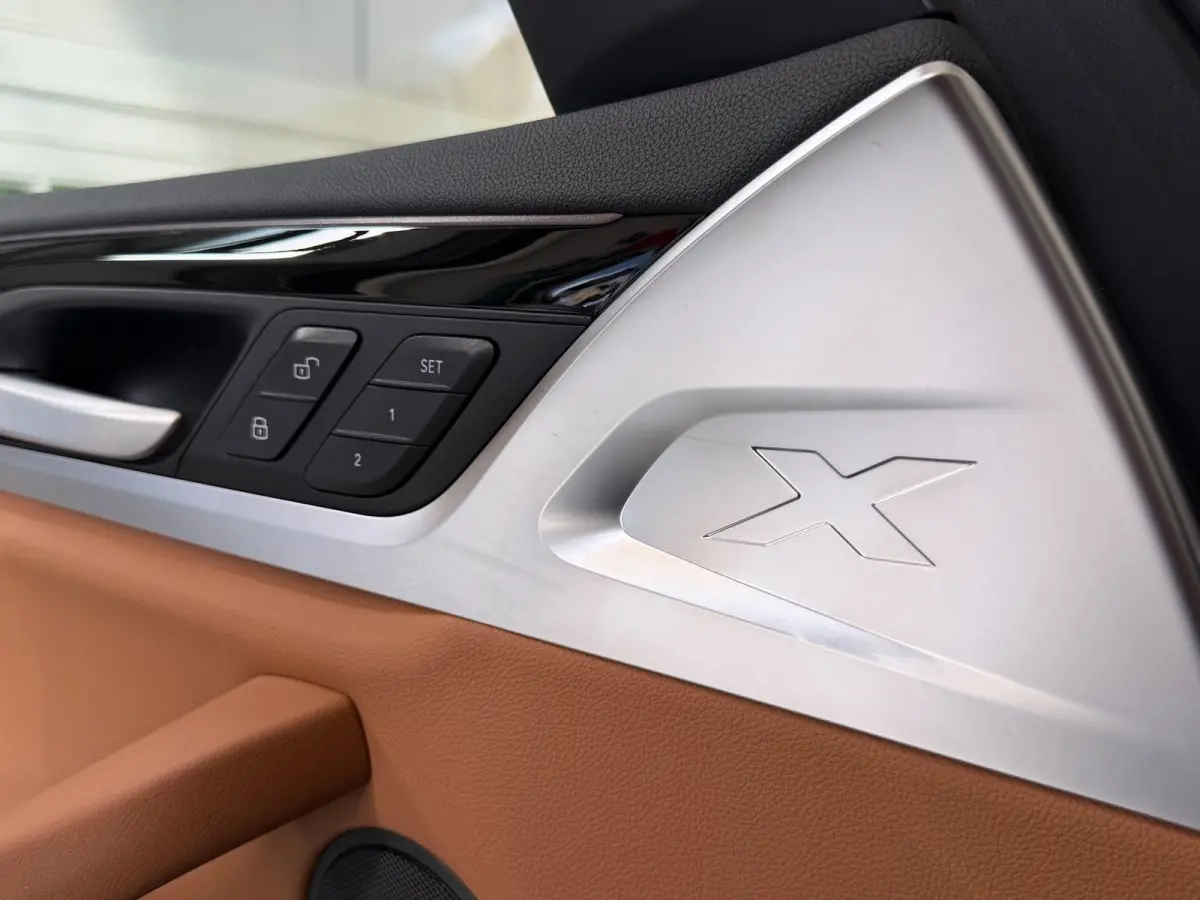 High Executive 80 kWh - SOH96% - M-Sport - Panorama