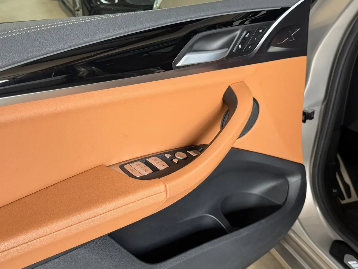 High Executive 80 kWh - SOH96% - M-Sport - Panorama