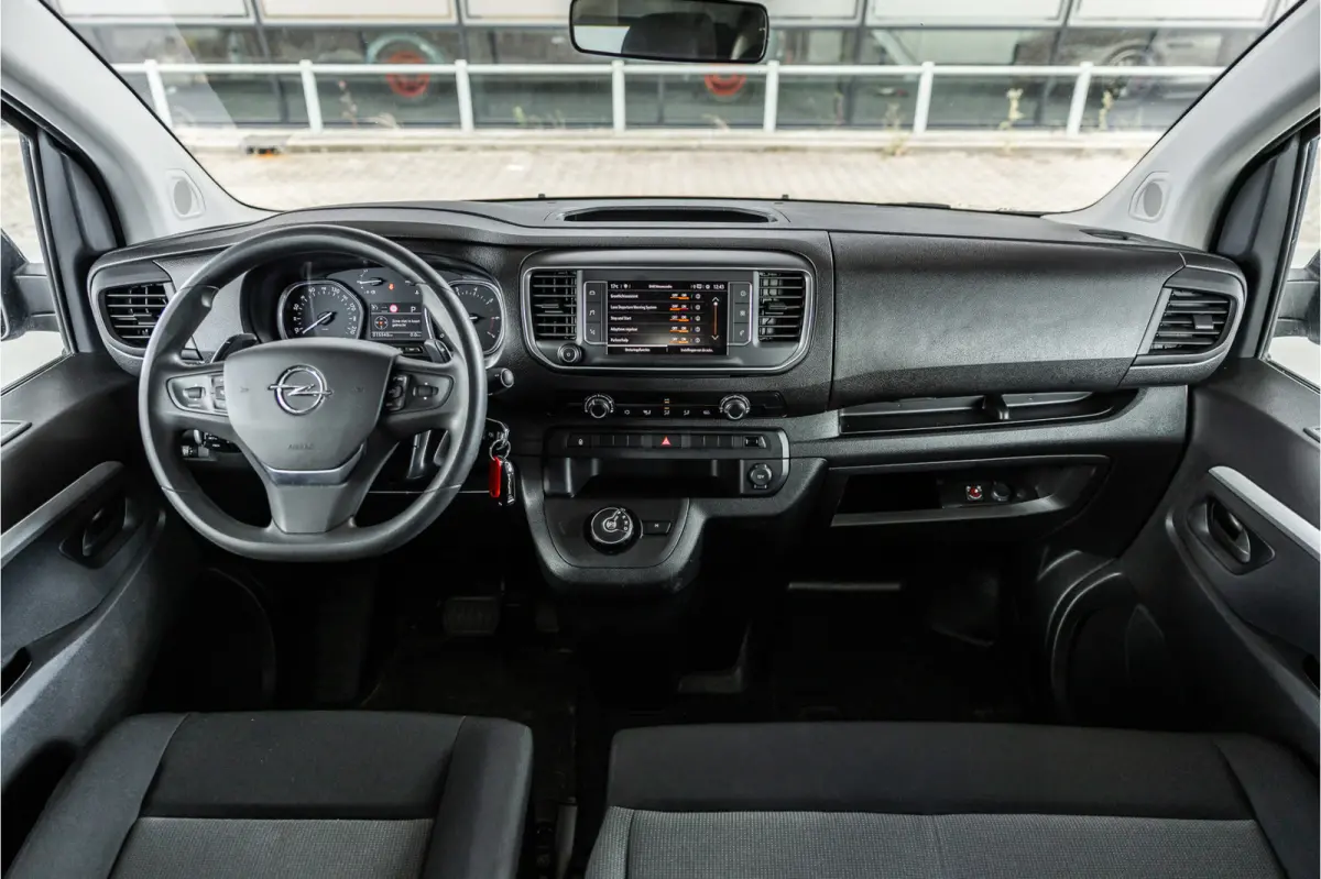 2.0 BlueHDi L3 DC | Dubbel cabine | Automaat | 6-Zitter | Navigatie | Camera | CarPlay | Dodehoek detector | Imperiaal | Trekhaak | F1 Flippers | Airco | BPM Vrij | Dealer onderhouden | Nieu