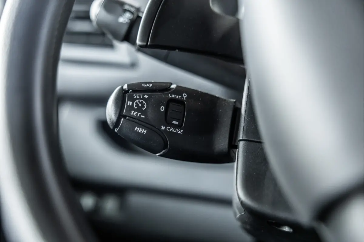 2.0 BlueHDi L3 DC | Dubbel cabine | Automaat | 6-Zitter | Navigatie | Camera | CarPlay | Dodehoek detector | Imperiaal | Trekhaak | F1 Flippers | Airco | BPM Vrij | Dealer onderhouden | Nieu