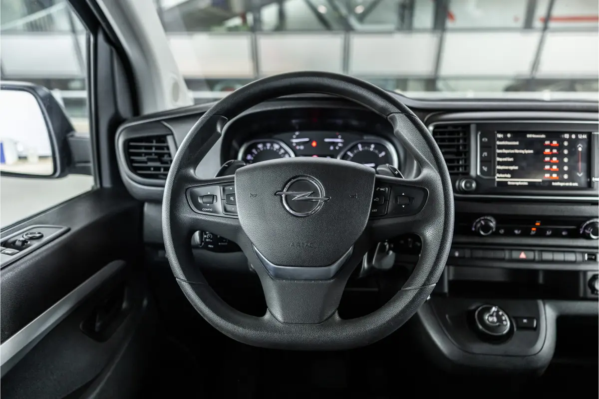 2.0 BlueHDi L3 DC | Dubbel cabine | Automaat | 6-Zitter | Navigatie | Camera | CarPlay | Dodehoek detector | Imperiaal | Trekhaak | F1 Flippers | Airco | BPM Vrij | Dealer onderhouden | Nieu