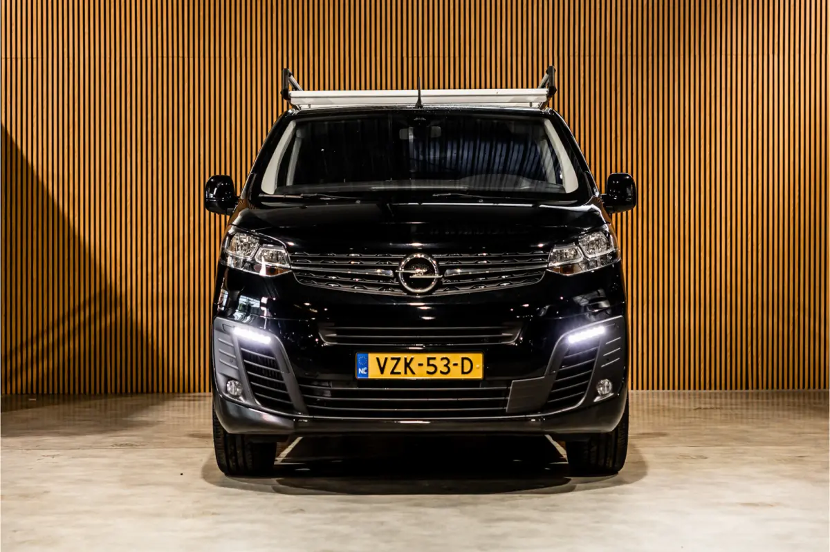2.0 BlueHDi L3 DC | Dubbel cabine | Automaat | 6-Zitter | Navigatie | Camera | CarPlay | Dodehoek detector | Imperiaal | Trekhaak | F1 Flippers | Airco | BPM Vrij | Dealer onderhouden | Nieu
