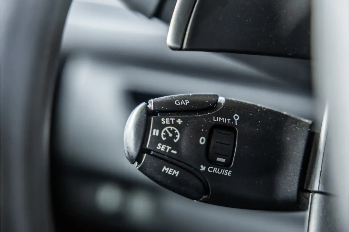 2.0 BlueHDi L3 DC | Dubbel cabine | Automaat | 6-Zitter | Navigatie | Camera | CarPlay | Dodehoek detector | Imperiaal | Trekhaak | F1 Flippers | Airco | BPM Vrij | Dealer onderhouden | Nieu