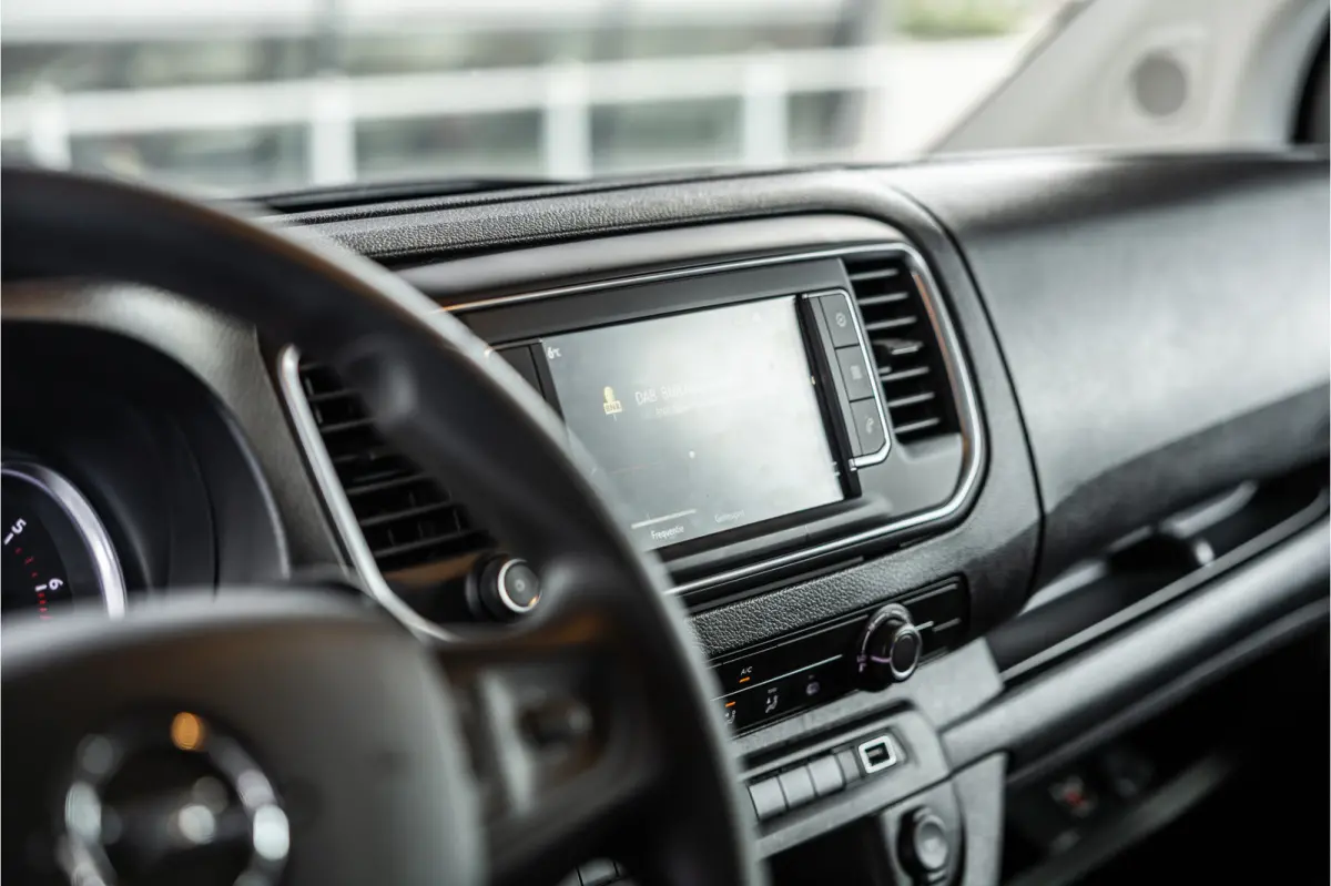 2.0 BlueHDi L3 DC | Dubbel cabine | Automaat | 6-Zitter | Navigatie | Camera | CarPlay | Dodehoek detector | Imperiaal | Trekhaak | F1 Flippers | Airco | BPM Vrij | Dealer onderhouden | Nieu