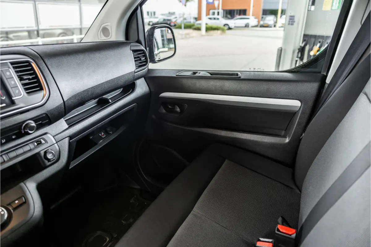 2.0 BlueHDi L3 DC | Dubbel cabine | Automaat | 6-Zitter | Navigatie | Camera | CarPlay | Dodehoek detector | Imperiaal | Trekhaak | F1 Flippers | Airco | BPM Vrij | Dealer onderhouden | Nieu