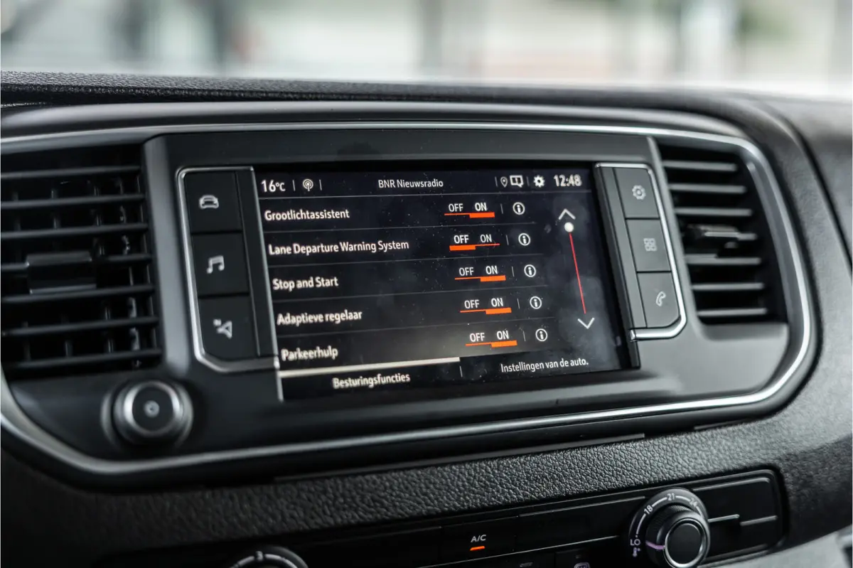 2.0 BlueHDi L3 DC | Dubbel cabine | Automaat | 6-Zitter | Navigatie | Camera | CarPlay | Dodehoek detector | Imperiaal | Trekhaak | F1 Flippers | Airco | BPM Vrij | Dealer onderhouden | Nieu