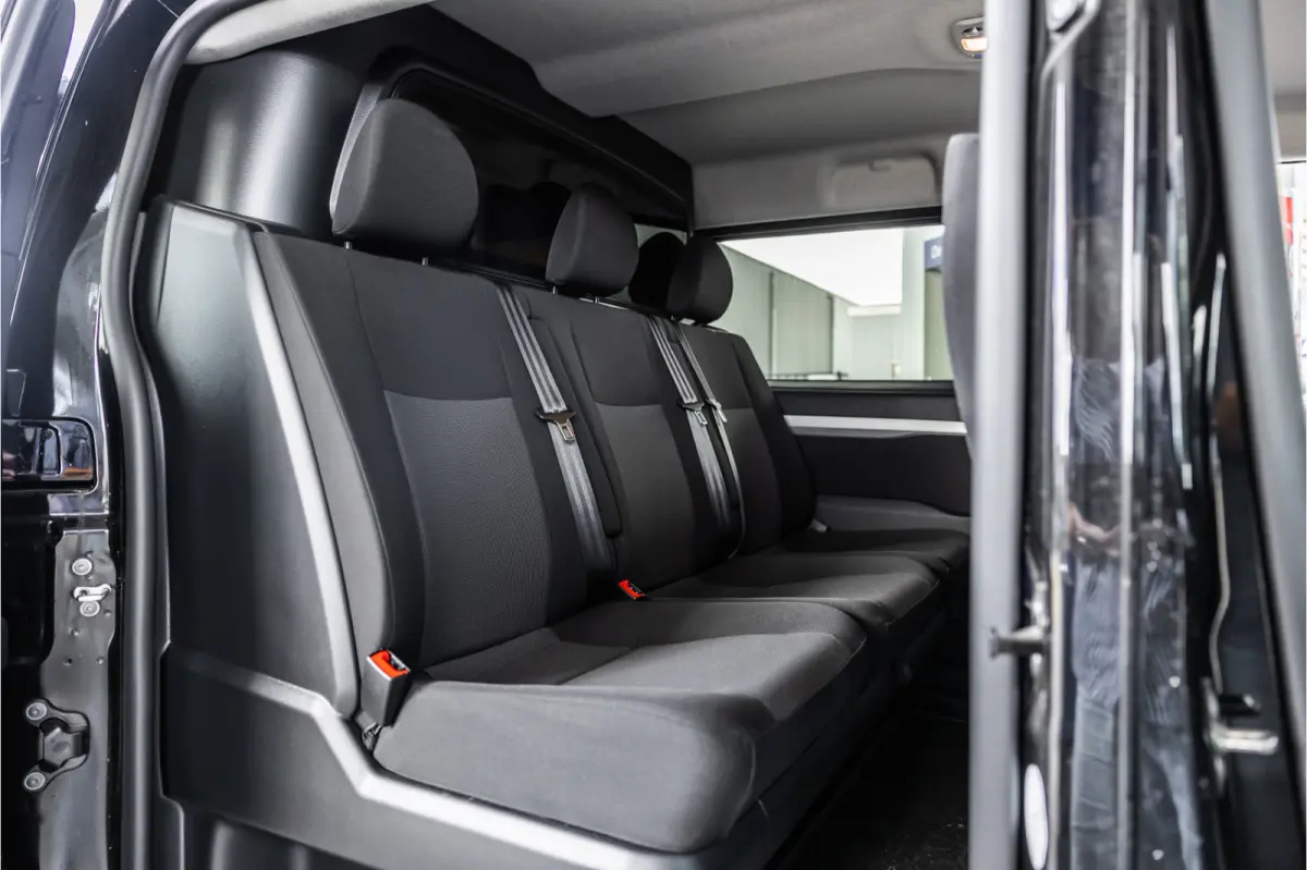 2.0 BlueHDi L3 DC | Dubbel cabine | Automaat | 6-Zitter | Navigatie | Camera | CarPlay | Dodehoek detector | Imperiaal | Trekhaak | F1 Flippers | Airco | BPM Vrij | Dealer onderhouden | Nieu