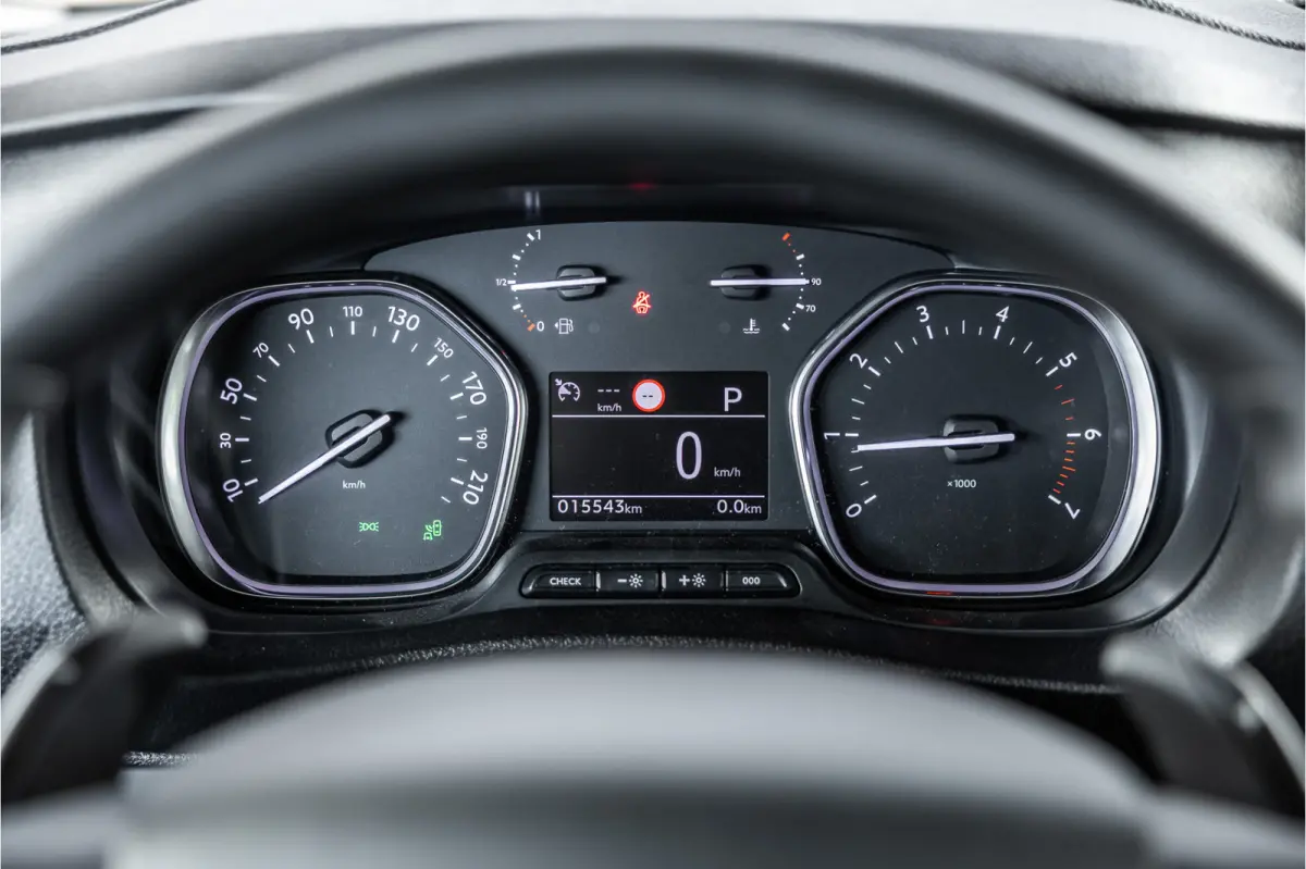 2.0 BlueHDi L3 DC | Dubbel cabine | Automaat | 6-Zitter | Navigatie | Camera | CarPlay | Dodehoek detector | Imperiaal | Trekhaak | F1 Flippers | Airco | BPM Vrij | Dealer onderhouden | Nieu