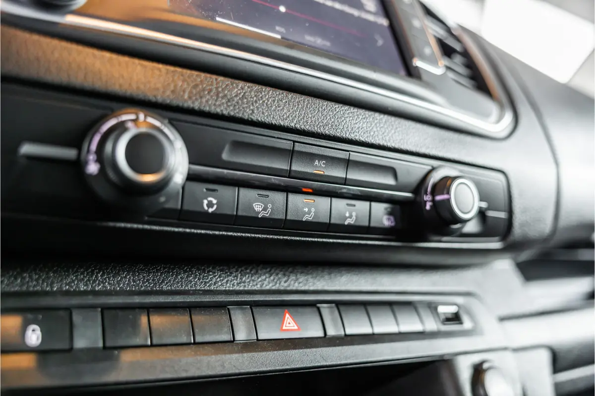 2.0 BlueHDi L3 DC | Dubbel cabine | Automaat | 6-Zitter | Navigatie | Camera | CarPlay | Dodehoek detector | Imperiaal | Trekhaak | F1 Flippers | Airco | BPM Vrij | Dealer onderhouden | Nieu