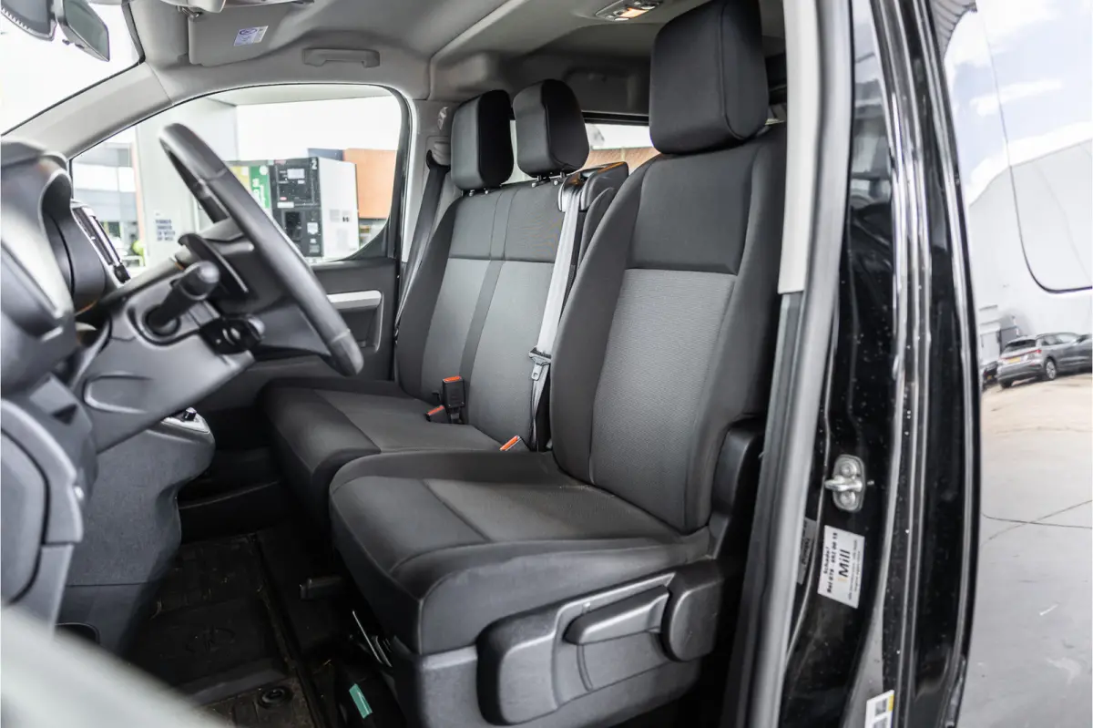 2.0 BlueHDi L3 DC | Dubbel cabine | Automaat | 6-Zitter | Navigatie | Camera | CarPlay | Dodehoek detector | Imperiaal | Trekhaak | F1 Flippers | Airco | BPM Vrij | Dealer onderhouden | Nieu