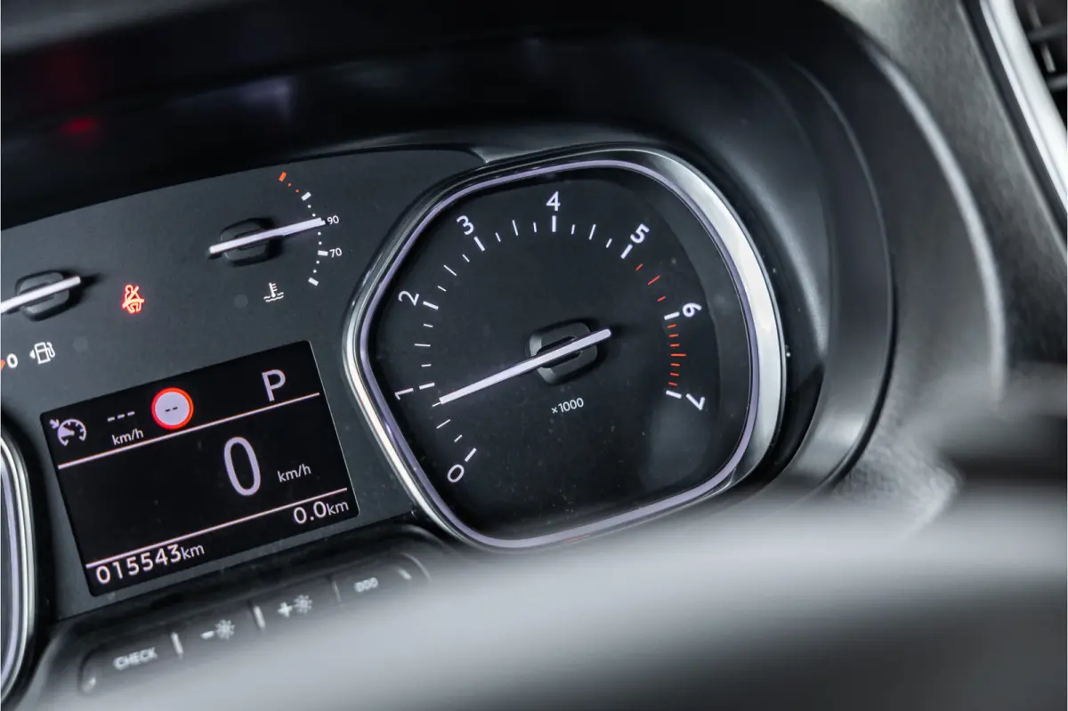 2.0 BlueHDi L3 DC | Dubbel cabine | Automaat | 6-Zitter | Navigatie | Camera | CarPlay | Dodehoek detector | Imperiaal | Trekhaak | F1 Flippers | Airco | BPM Vrij | Dealer onderhouden | Nieu