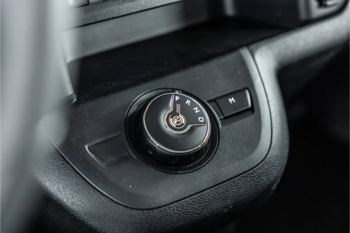 2.0 BlueHDi L3 DC | Dubbel cabine | Automaat | 6-Zitter | Navigatie | Camera | CarPlay | Dodehoek detector | Imperiaal | Trekhaak | F1 Flippers | Airco | BPM Vrij | Dealer onderhouden | Nieu