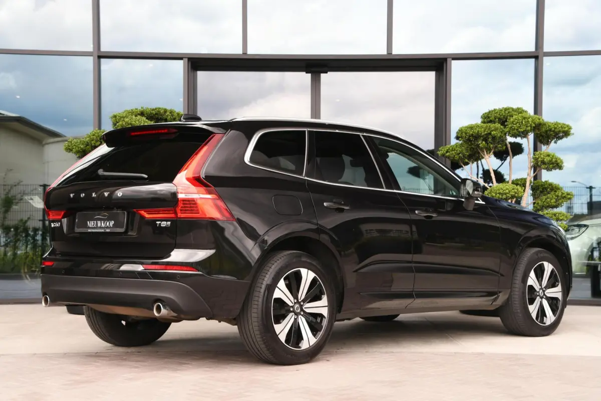 2.0 T8 Twin Engine AWD Momentum CARPLAY | PANO | HEAD UP