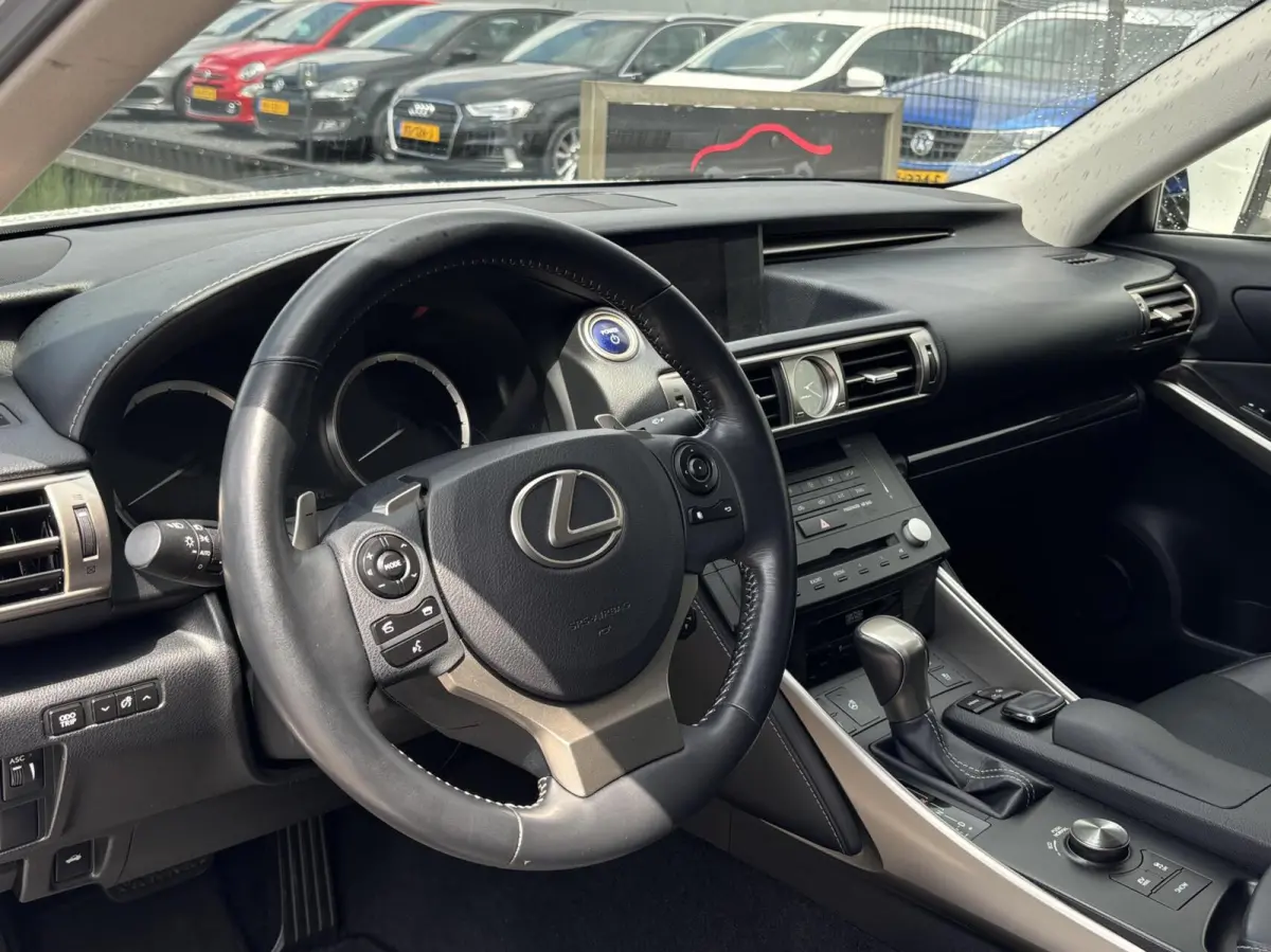 300h F Sport Line cruise leder camera keyless