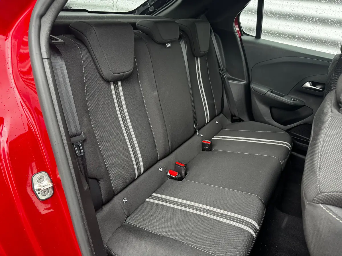 1.2 TURBO HYBRID 100PK GS AUTOMAAT / NAVI / LEDER / AIRCO / LED / PDC / 16" LMV / CAMERA / 1E EIGENAAR / NIEUWSTAAT !!