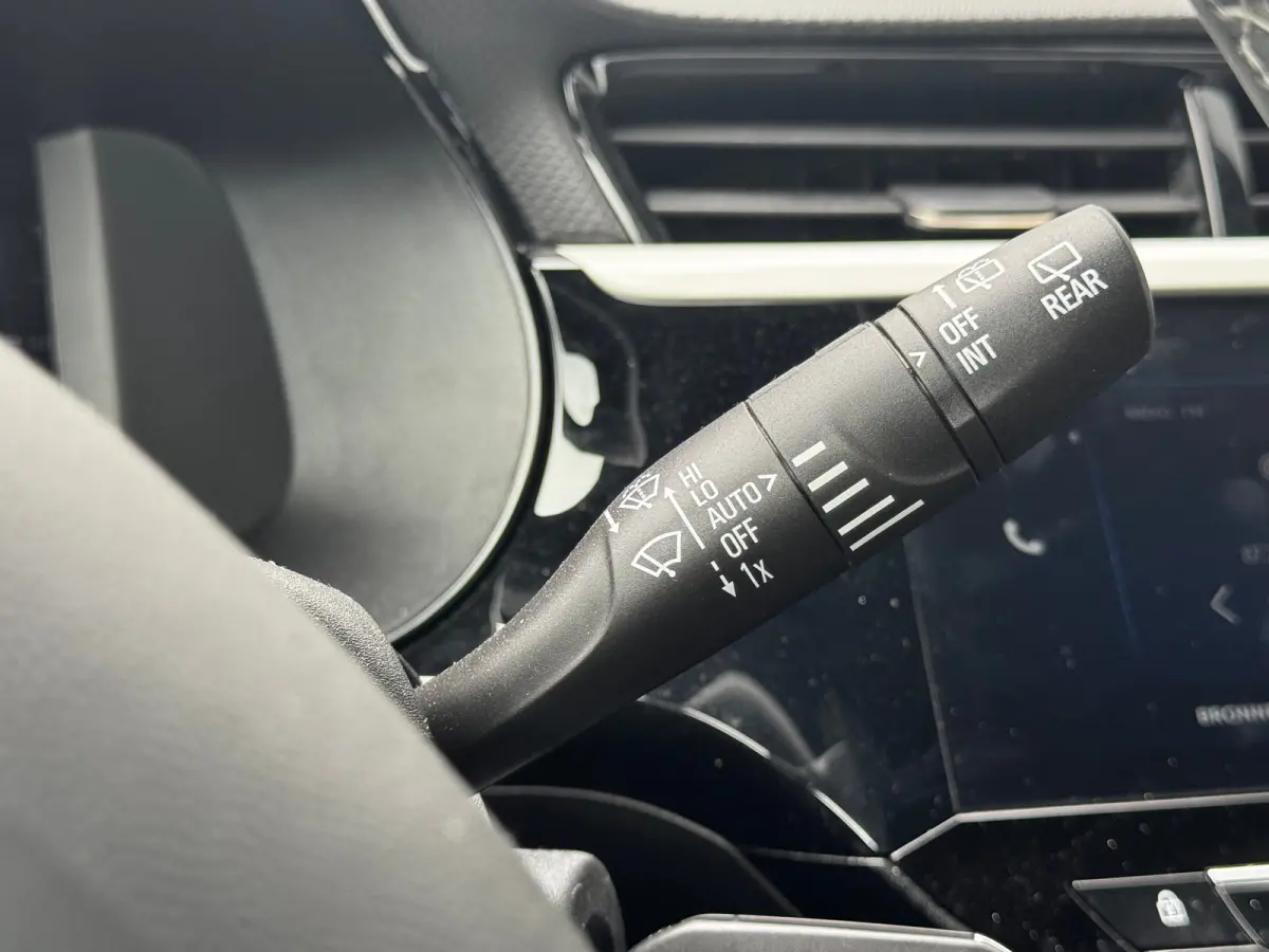 1.2 TURBO HYBRID 100PK GS AUTOMAAT / NAVI / LEDER / AIRCO / LED / PDC / 16" LMV / CAMERA / 1E EIGENAAR / NIEUWSTAAT !!