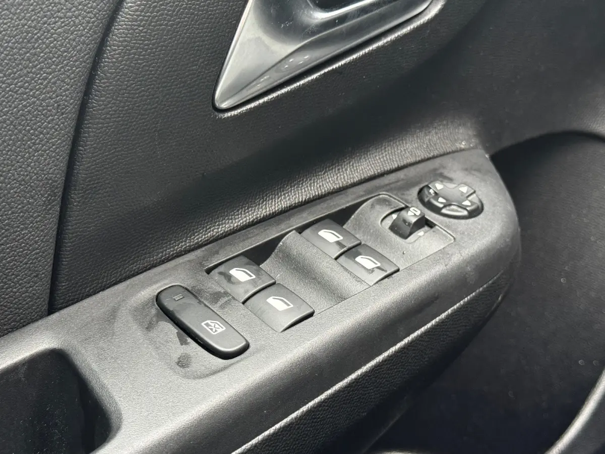 1.2 TURBO HYBRID 100PK GS AUTOMAAT / NAVI / LEDER / AIRCO / LED / PDC / 16" LMV / CAMERA / 1E EIGENAAR / NIEUWSTAAT !!