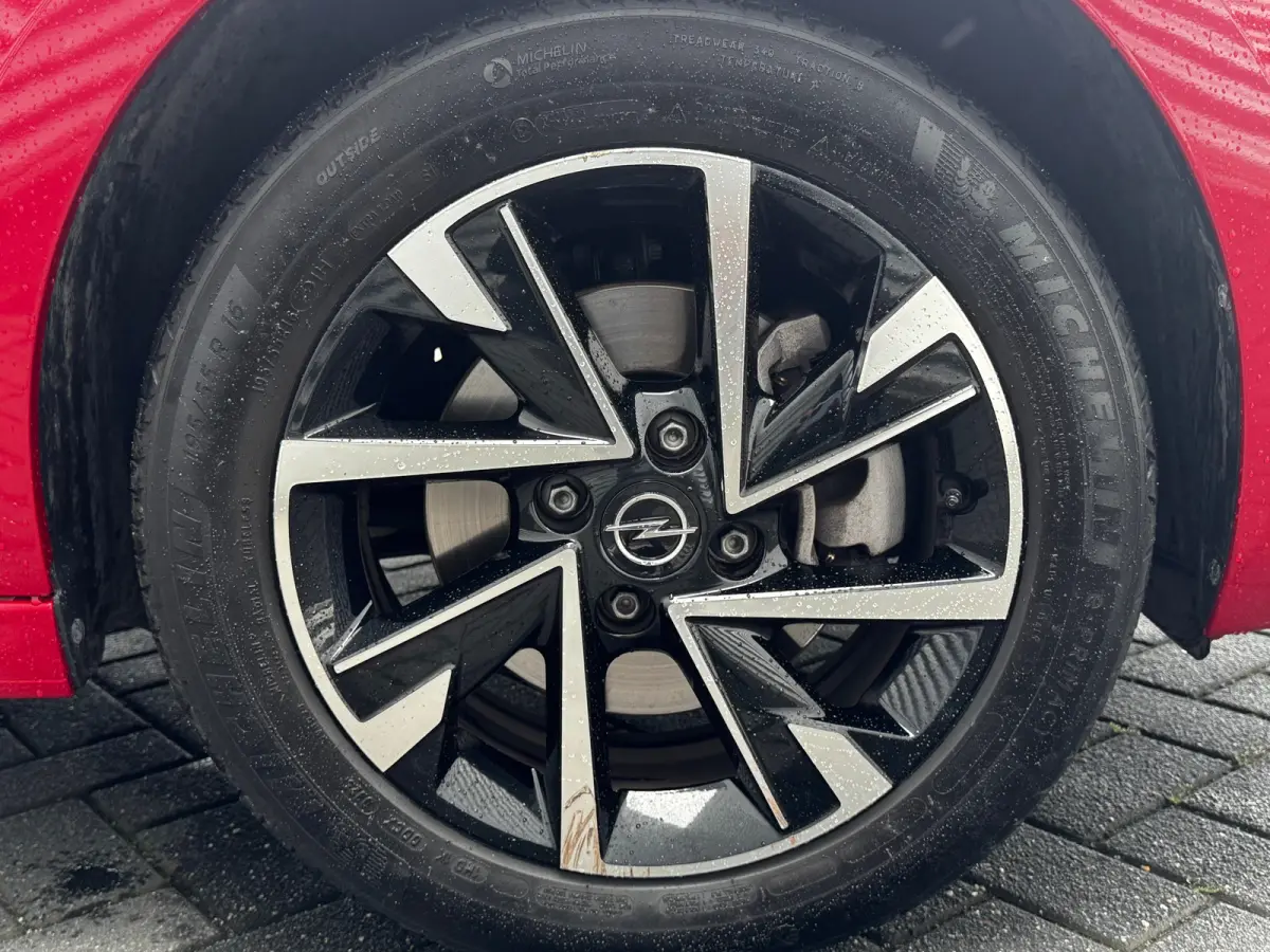 1.2 TURBO HYBRID 100PK GS AUTOMAAT / NAVI / LEDER / AIRCO / LED / PDC / 16" LMV / CAMERA / 1E EIGENAAR / NIEUWSTAAT !!