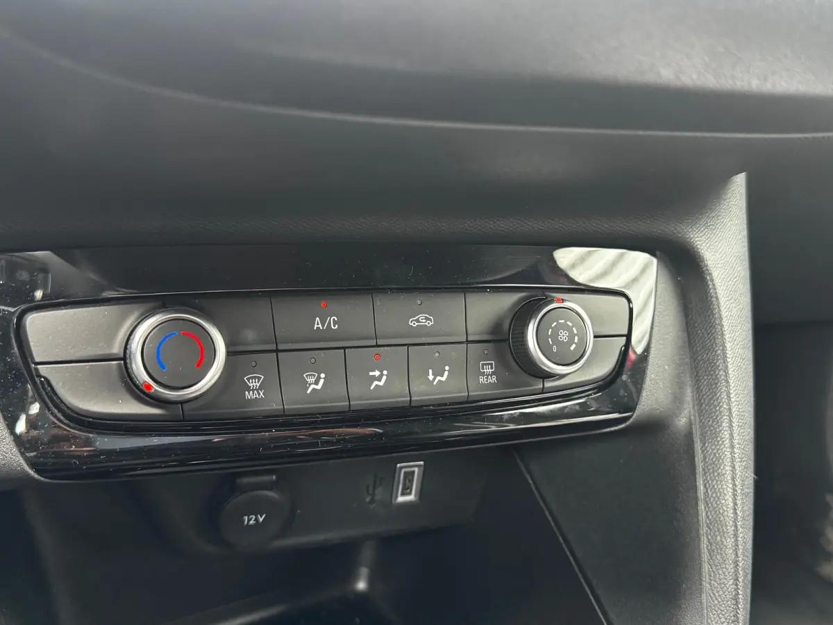 1.2 TURBO HYBRID 100PK GS AUTOMAAT / NAVI / LEDER / AIRCO / LED / PDC / 16" LMV / CAMERA / 1E EIGENAAR / NIEUWSTAAT !!