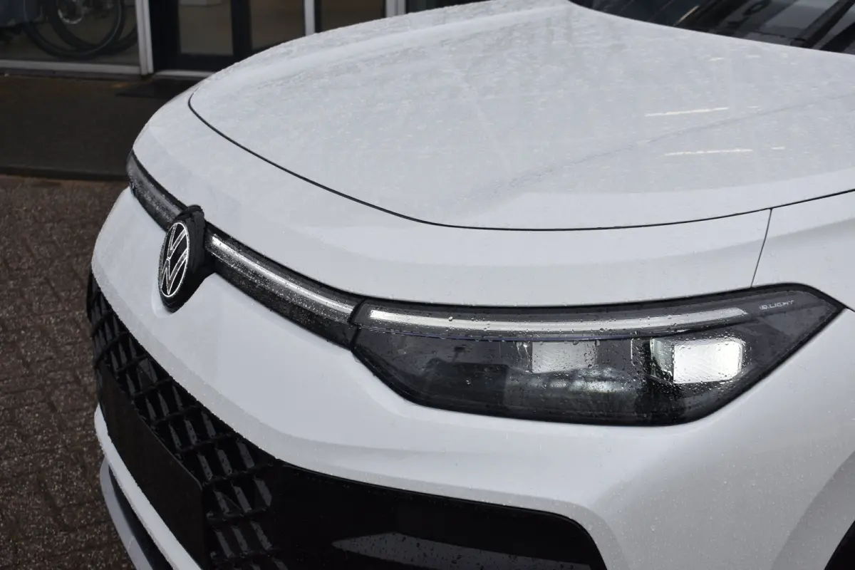 R-Line Edition | Trekhaak | 'App-Connect' draadloze smartphone integratie | Automatische afstandsregeling (Adaptive Cruise Control) | Buitenspiegels elektrisch instel-, verwarm- en inklapbaa