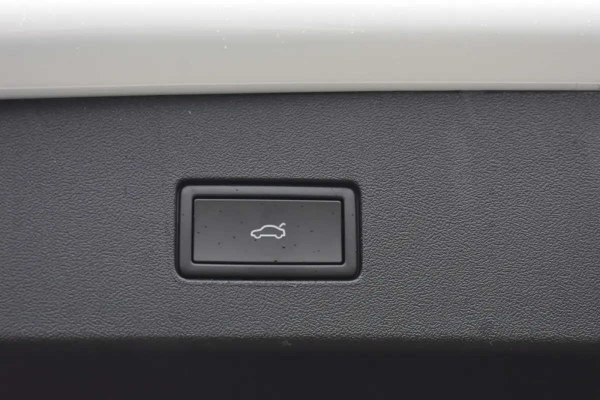 R-Line Edition | Trekhaak | 'App-Connect' draadloze smartphone integratie | Automatische afstandsregeling (Adaptive Cruise Control) | Buitenspiegels elektrisch instel-, verwarm- en inklapbaa