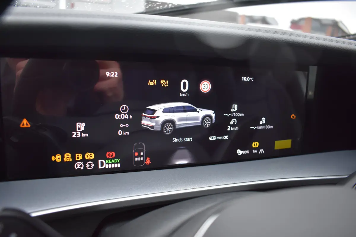 R-Line Edition | Trekhaak | 'App-Connect' draadloze smartphone integratie | Automatische afstandsregeling (Adaptive Cruise Control) | Buitenspiegels elektrisch instel-, verwarm- en inklapbaa