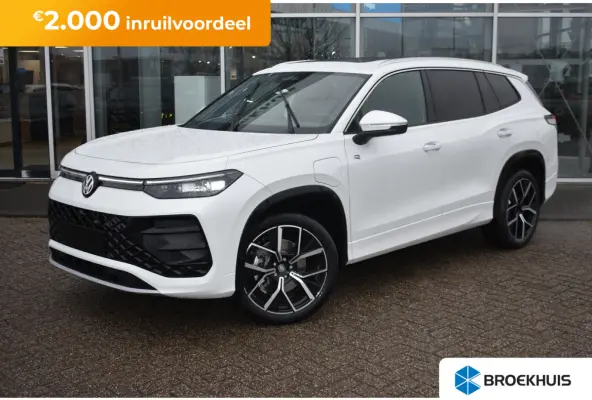 R-Line Edition | Trekhaak | 'App-Connect' draadloze smartphone integratie | Automatische afstandsregeling (Adaptive Cruise Control) | Buitenspiegels elektrisch instel-, verwarm- en inklapbaa