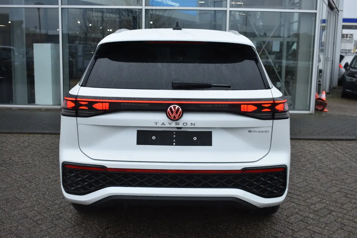 R-Line Edition | Trekhaak | 'App-Connect' draadloze smartphone integratie | Automatische afstandsregeling (Adaptive Cruise Control) | Buitenspiegels elektrisch instel-, verwarm- en inklapbaa