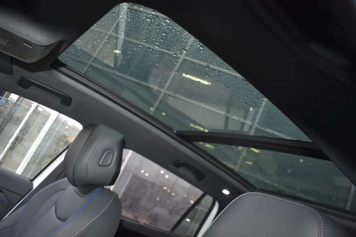 R-Line Edition | Trekhaak | 'App-Connect' draadloze smartphone integratie | Automatische afstandsregeling (Adaptive Cruise Control) | Buitenspiegels elektrisch instel-, verwarm- en inklapbaa