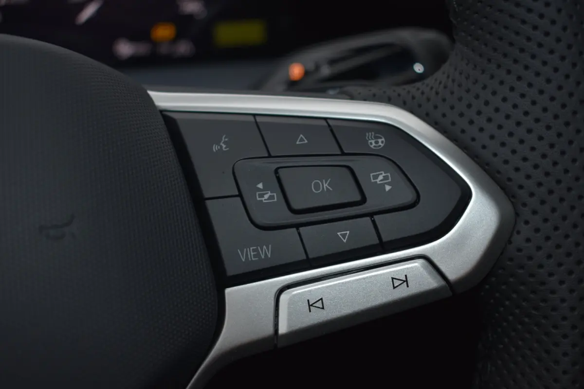 R-Line Edition | Trekhaak | 'App-Connect' draadloze smartphone integratie | Automatische afstandsregeling (Adaptive Cruise Control) | Buitenspiegels elektrisch instel-, verwarm- en inklapbaa